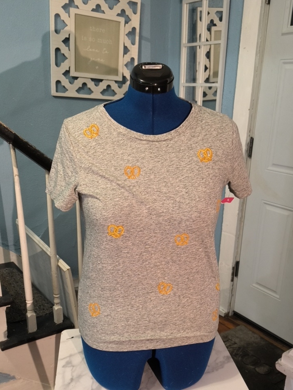 J Crew Women’s Gray Short Sleeve Tee with Yellow Pretzel Motifs